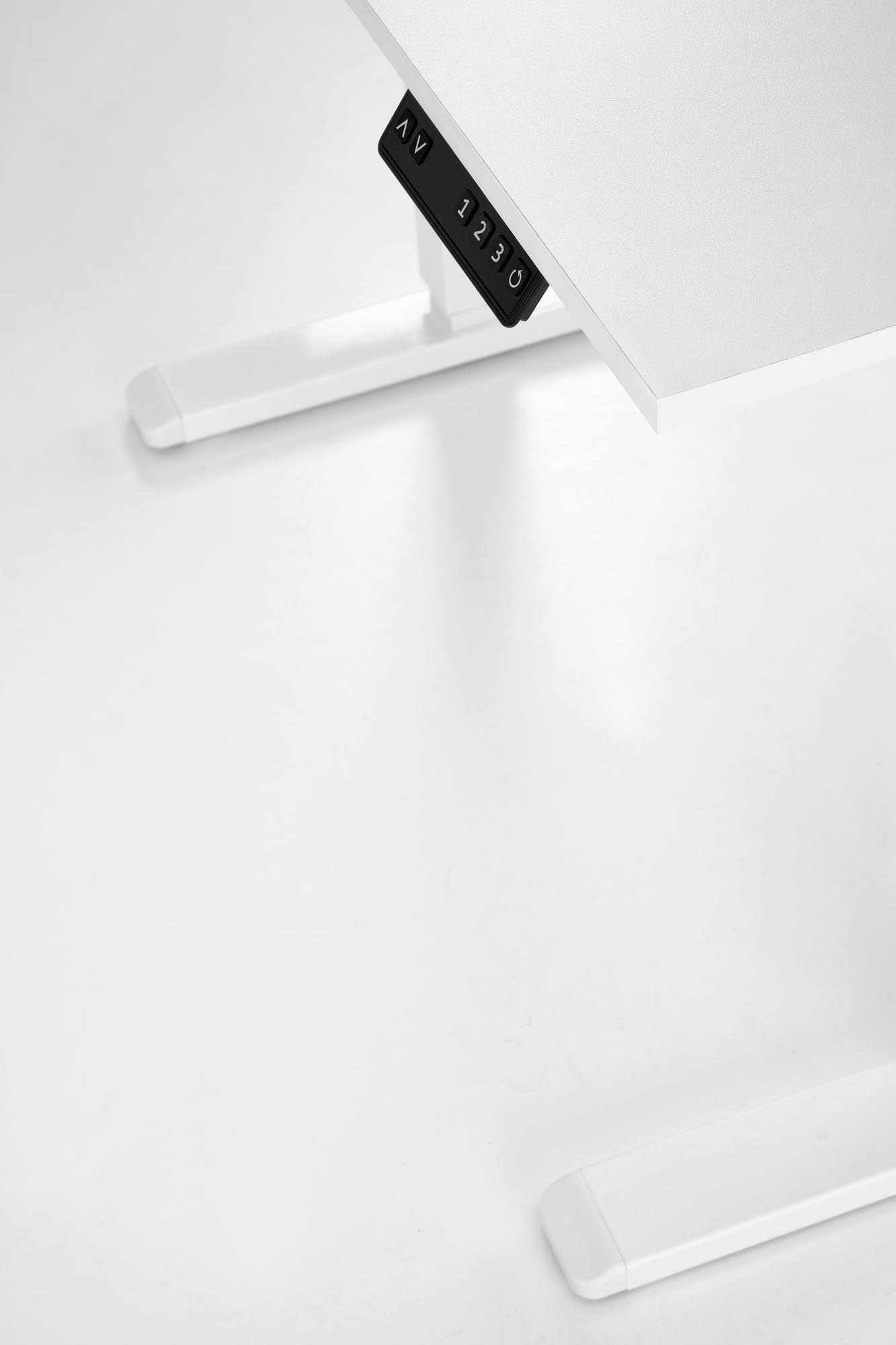 PC stolek B53 bílý